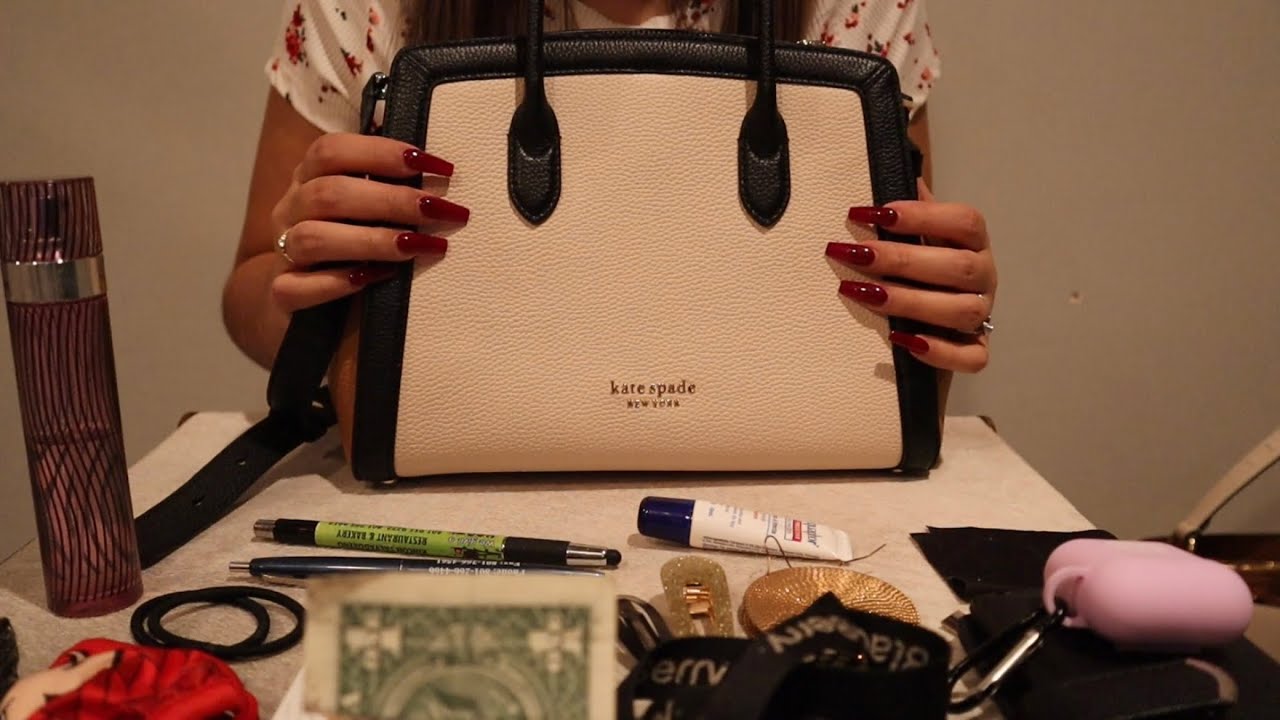 ASMR Roleplay Cleaning Out Your Purse to New Purse| Tapping, Scratching and Relaxing Sounds😴💆🏻‍♀️