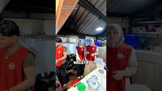 Thought They Were Going to Snap at the Chef, But He Got a Tip Instead #fyp #short #viralvideo Thought They Were Going to Snap at the Chef, But He Got a Tip Instead #fyp #short #viralvideo
