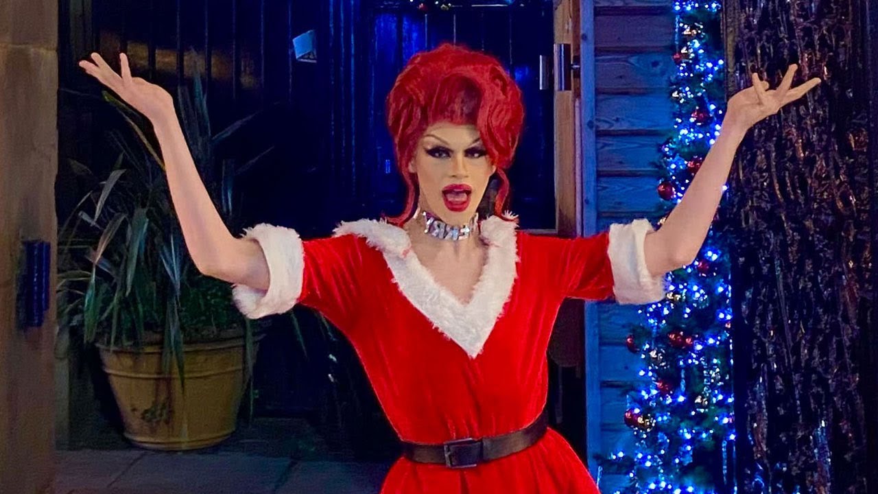 Teen Becomes UK's Only Drag Santa Claus! 🎅🏼💄 - YouTube