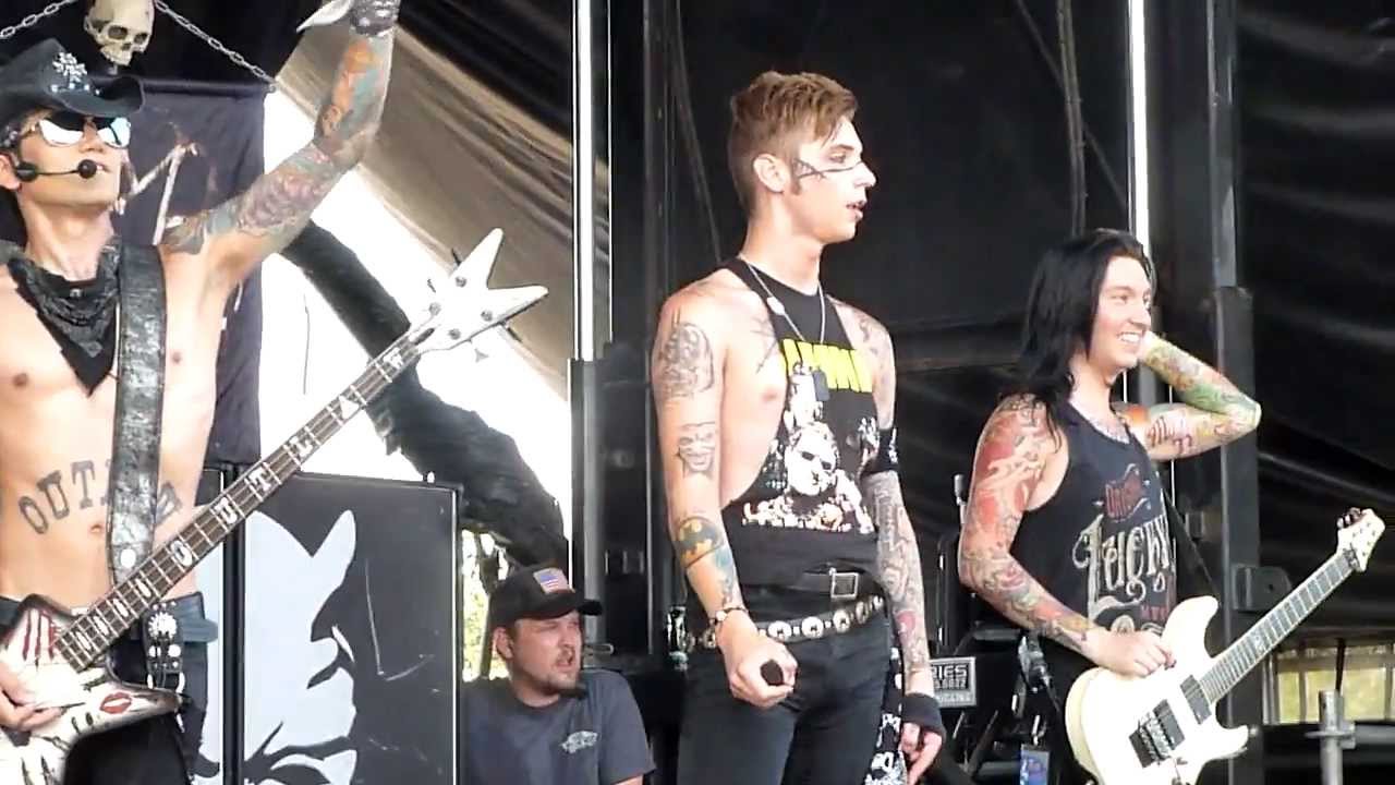 Black Veil Brides - Let You Down ( New Song ) - Live 8-3-13 Vans Warped Tour