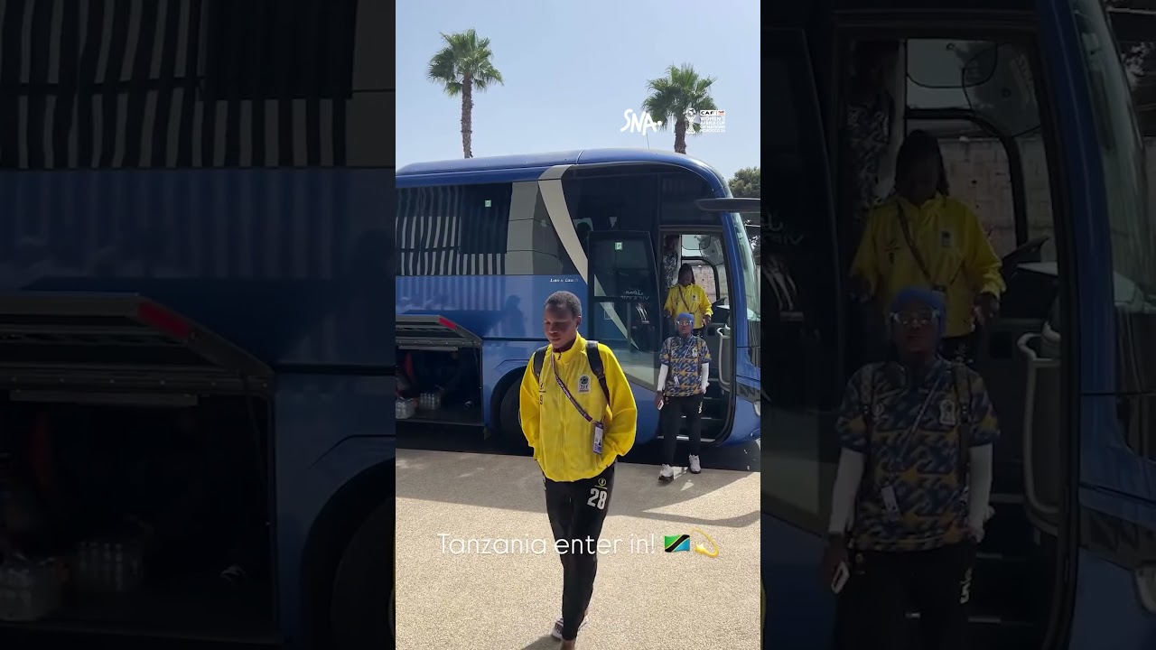 Les joueuses de la Tanzanie font leur arrivée au stade pour leur premier match