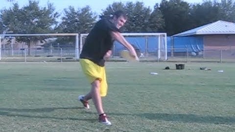 How To Throw A Frisbee Far | Brodie Smith