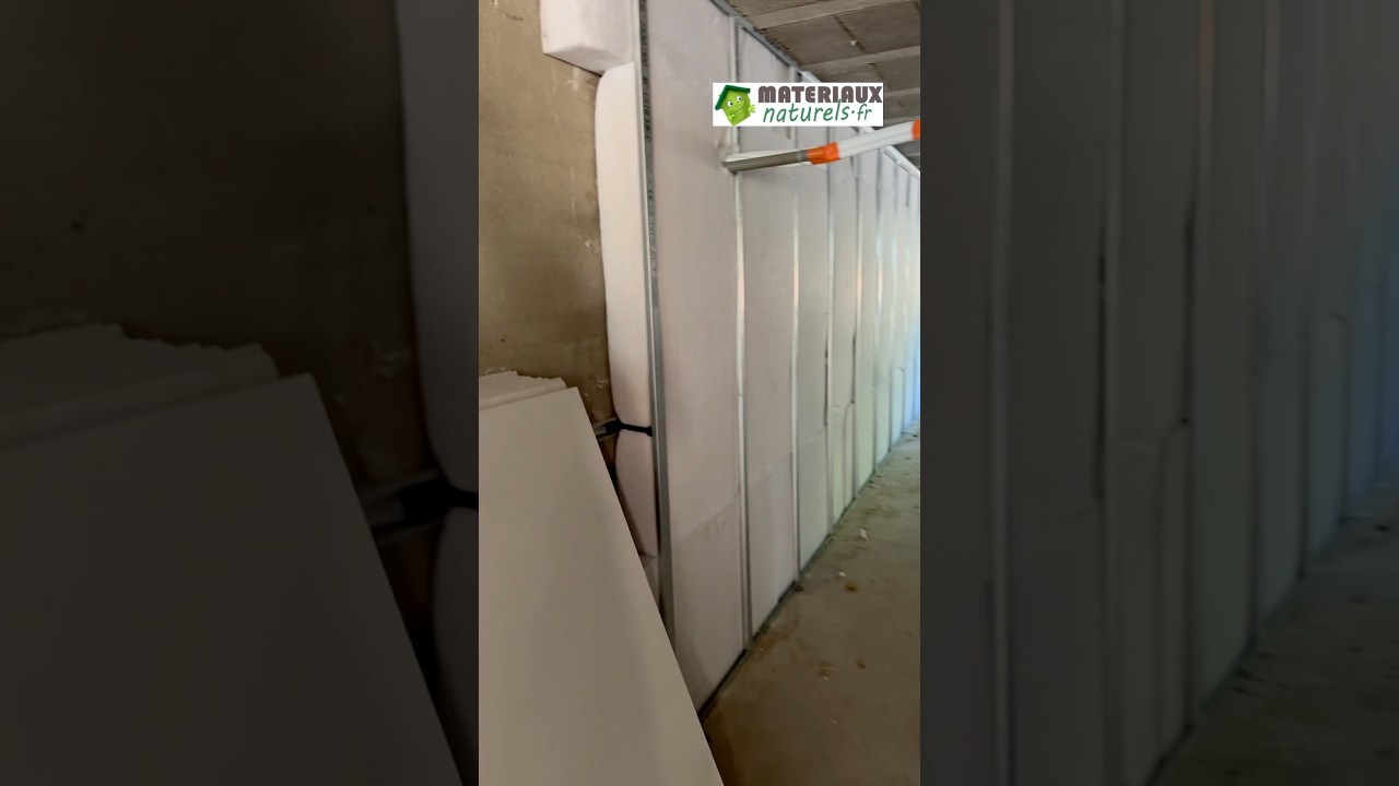 Isolation avec des bouteilles plastiques recyclées,👌à poser d’après l’artisan qui a testé ce matin
