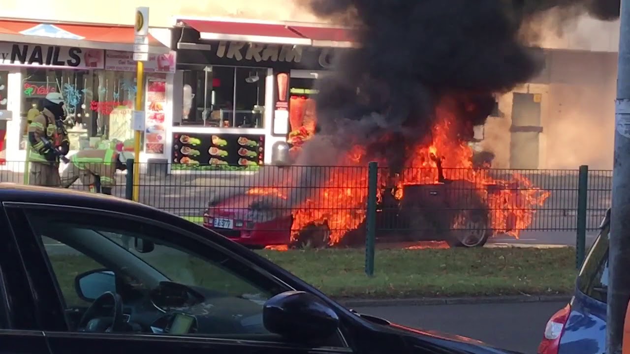 Car in Fire, Berlin Reinickendorf, Residenzstraße September 2017