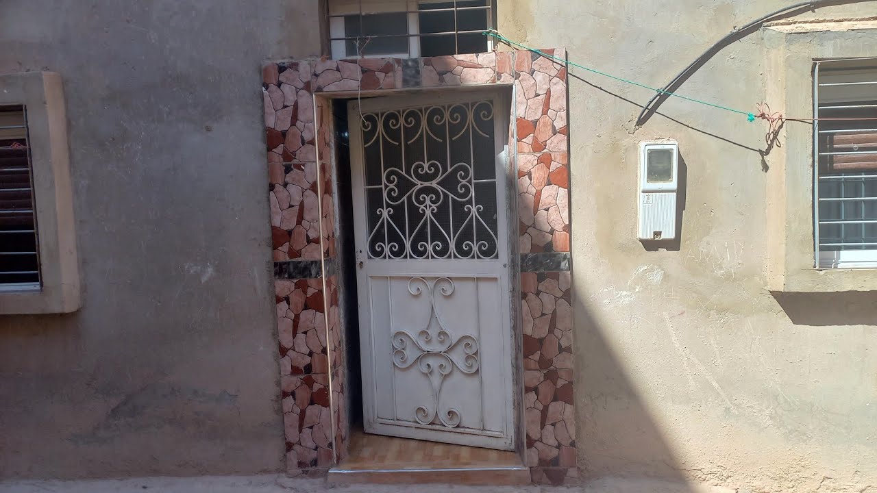 سفلي للبيع في عين شكاك تقريبا 70متر تمن14ونص مليون 0660376326