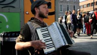 Scott Dunbar One Man Band Singing Wagon Wheel - DSC 2093 chords