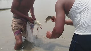 Best Natural Net Fishing In Bills || Traditional Boy Catch Lots Of Fish In Bills ( Part-2)