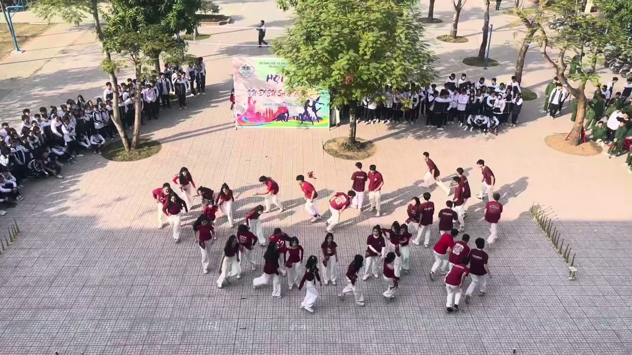 Dân vũ lớp 10A5 trường THPT Ngô Quyền