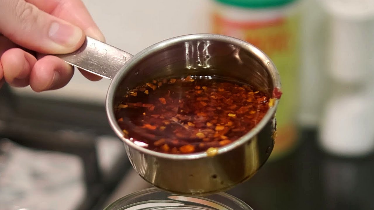 How to Make SPICY Authentic Chinese Chilli Oil | Something Spicy 🌶️