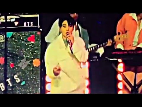 جونغكوك رمي نظارته بالغلط علي المسرح رد فعله حفل بتس اليوم AKV SVK NVA97