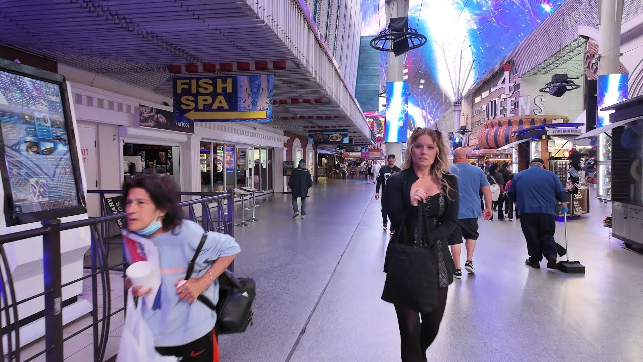 Walk In Experience Fremont Street Experience walk in 4k - 10/16 around 6pm - People ...