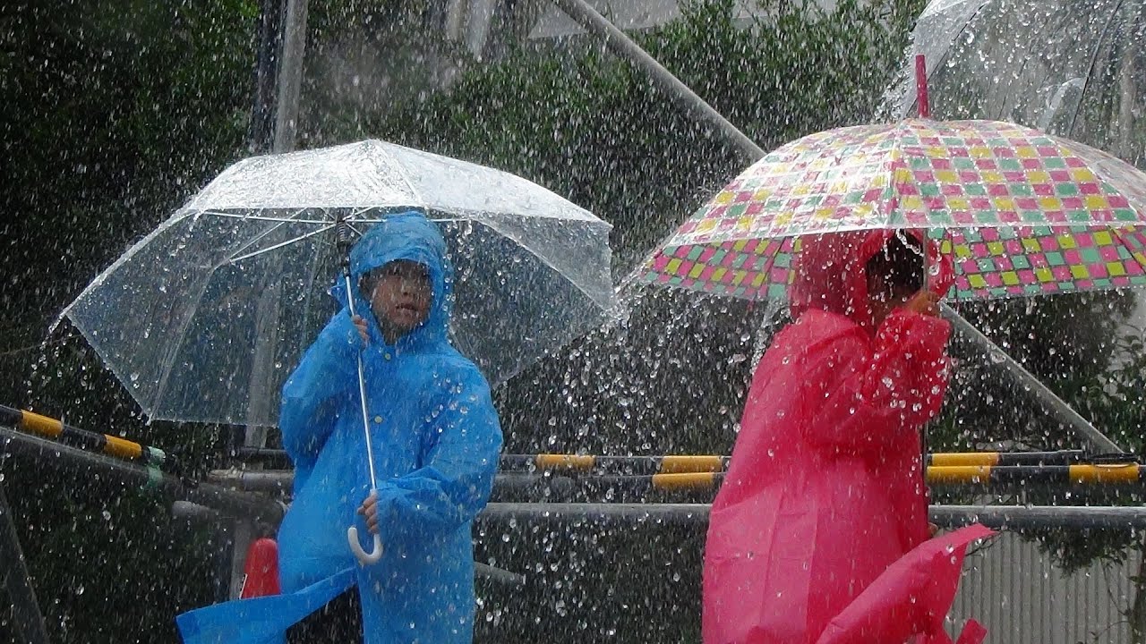 日立市下水道フェア ゲリラ豪雨体験 - YouTube
