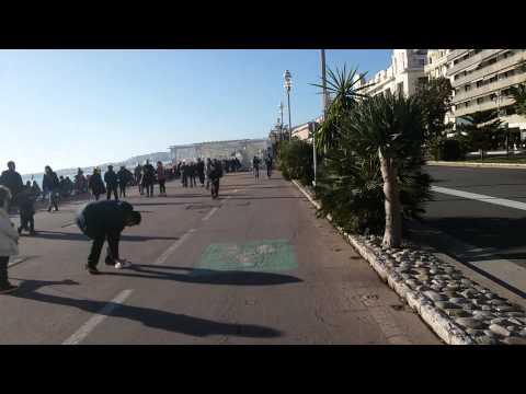 In bicicletta sulla promenade des anglais a Nizza