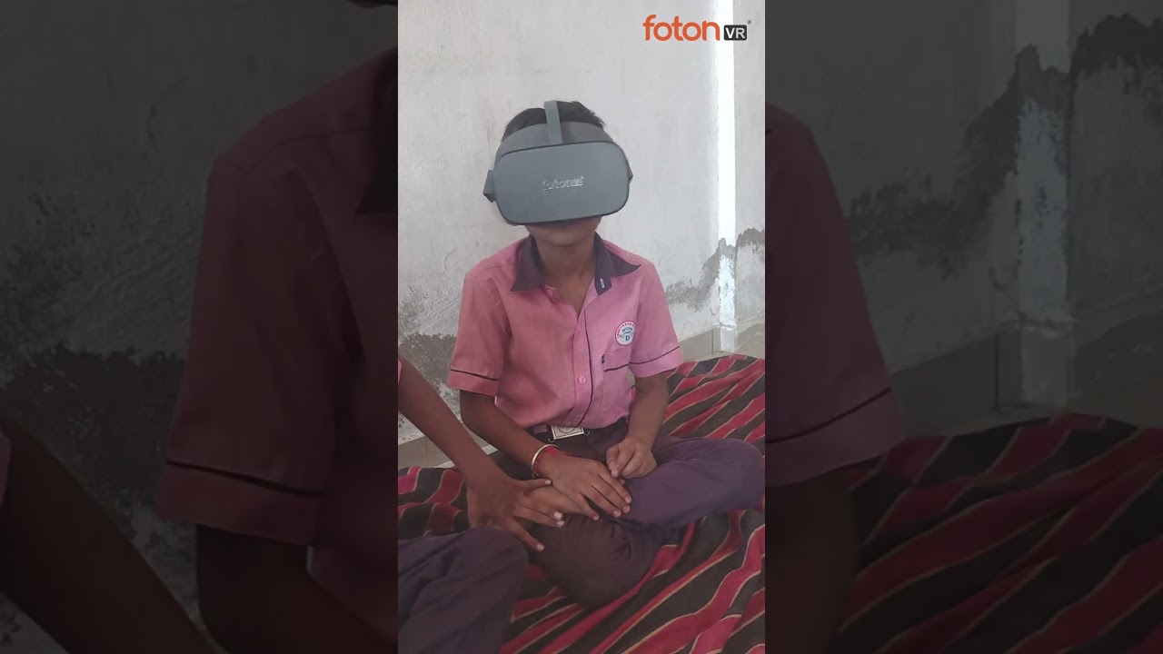 Students Experience Virtual Reality Education | Immersive Learning with fotonVR