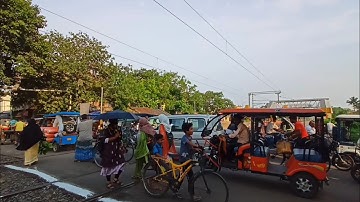 Most Aggressive High Traffic Jam : Furious Speedy Aerodynamic EMU Local Train Passing Railgate || ER