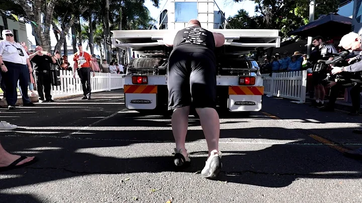 Guinness World Record- Heaviest Vehicle Pushed ove...