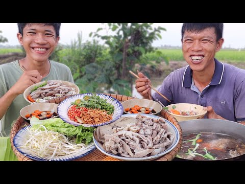 Làm Nồi Hủ Tiếu Lòng Heo Ngoài Đồng Cực Ngon | VTNam Vlog #17