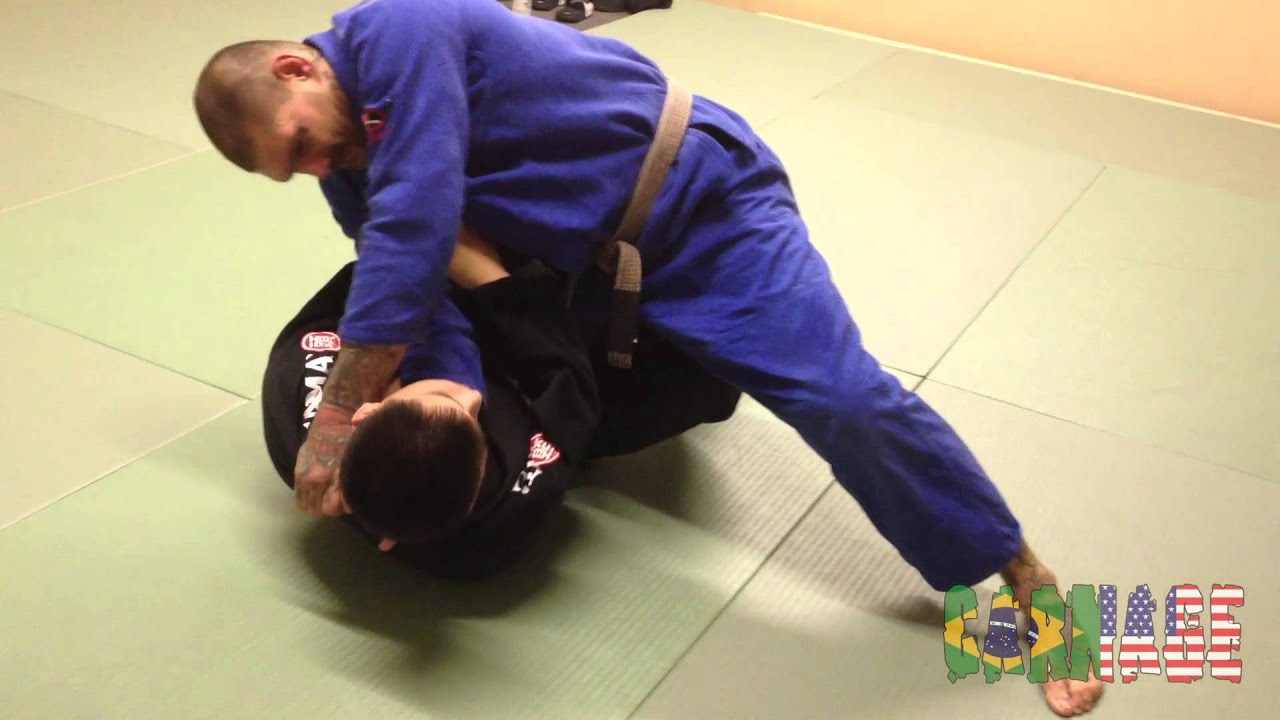 Daily BJJ: Cross Collar Choke from Half Guard Pass - YouTube