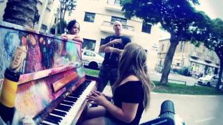 Miniatura de vídeo de "יקב תבור - נפגשים עם פסנתר - יש לי סימפטיה .mov"