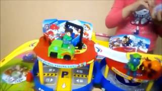 PAW PATROL Парковка щенячьего патруля. Рокки шивелит лапками PAW PATROL Парковка щенячьего патруля. Рокки шивелит лапками