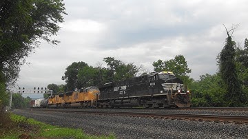 NS 14G thru Cove , PA on the NS PITL with NS/UP/UP