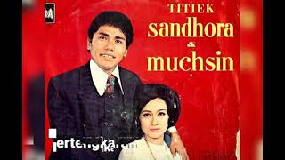 Titiek Sandhora \u0026 Muchsin - Pesta Di Bulan / Pertengkaran (2 songs) thn 1970 - Band 4 Nada