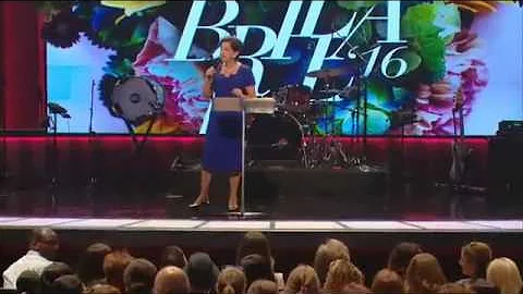 IGNA DE SUAREZ en Lakewood BRILLA 2016 DIMENSIONES...