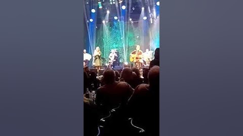 Thumbnail of Σωκράτης Μάλαμας & Ιουλία Καραπατάκη - Μια βόλτα στα βαθιά μαζί σου | Ακτή Πειραιώς 5/2/2022