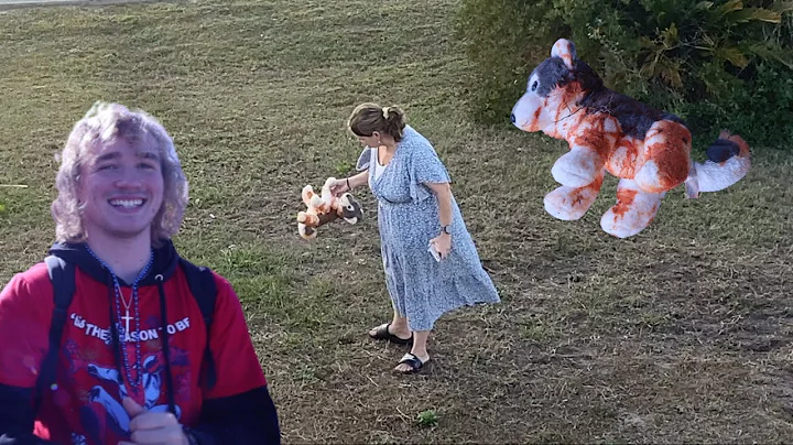 Dead Dog Prank On Mom!!! (Fake Blood)