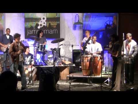 artur-carneiro-playing-caetano-veloso´s---trilhos-urbanos,-jam-no-mam-(july-2012)