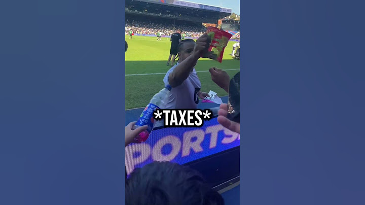 Fanum Taxes A Fan At The AMP vs Beta Squad Match😂