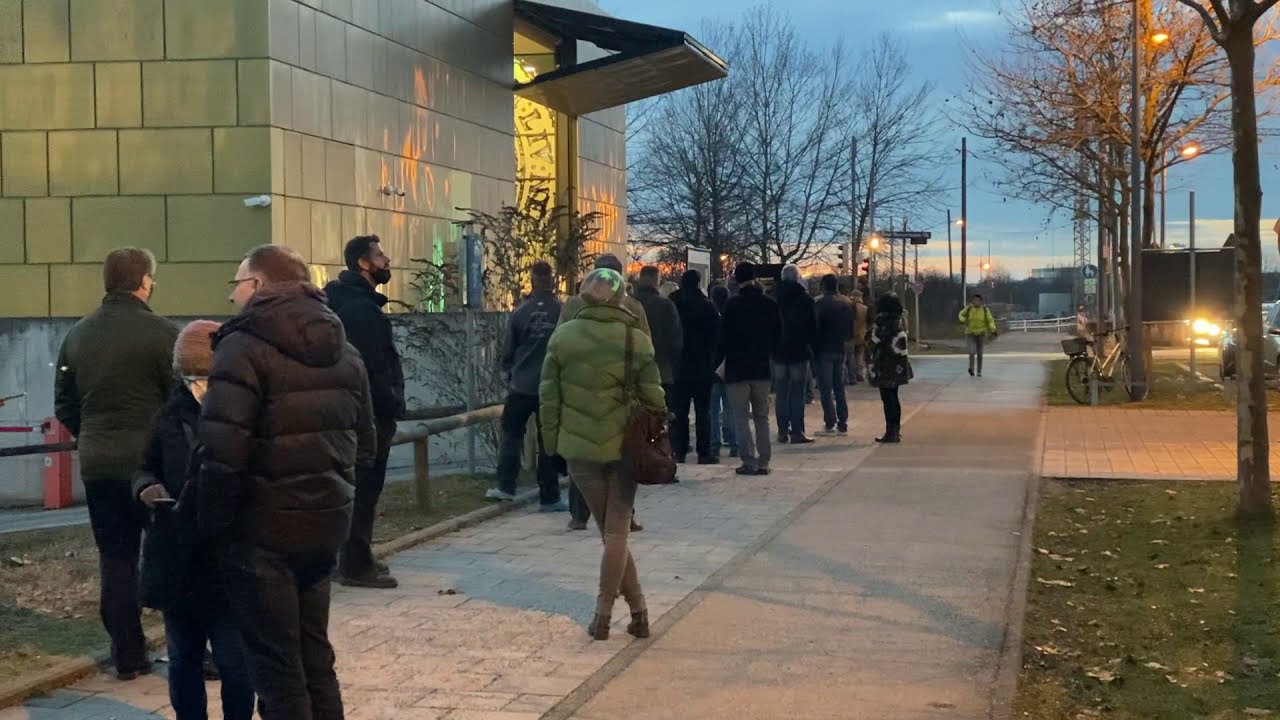 Riesen Andrang von "Informierten"  bei Degussa in München & ProAurum in Riem. Sie wissen,was sie tun