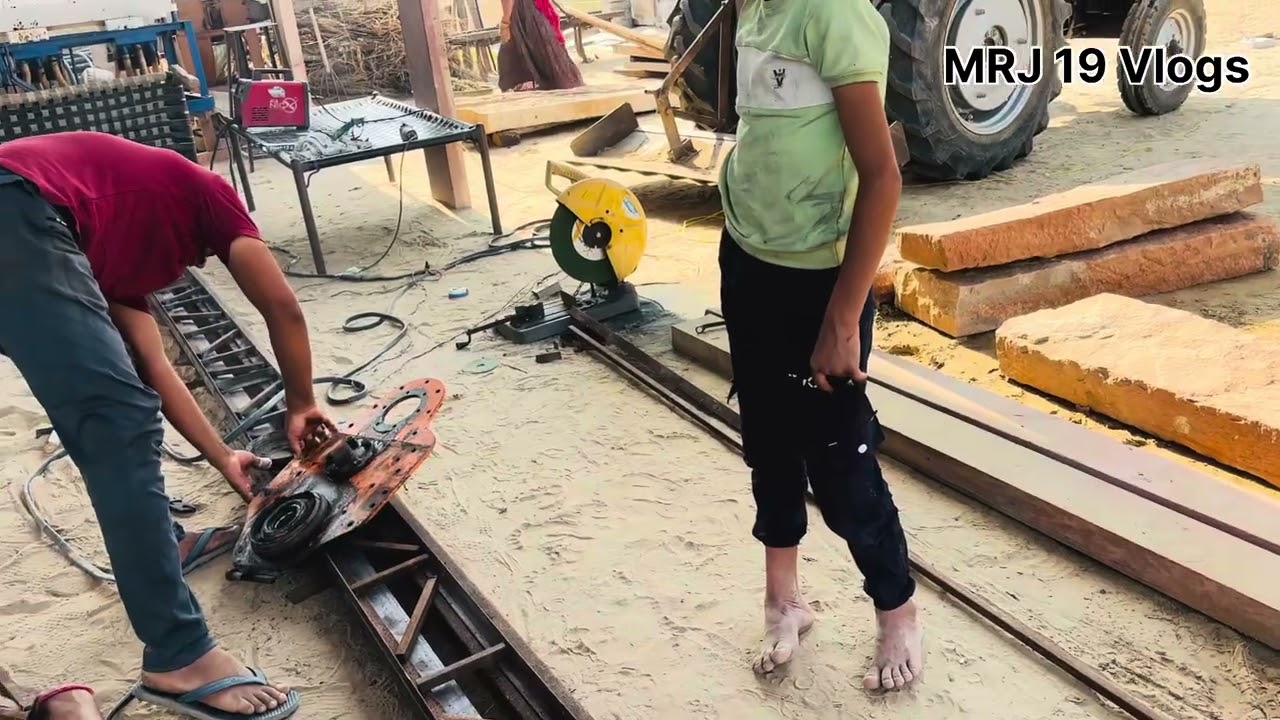 आज का ब्लाग वीडियो मिस्त्री जी का , मारे घर बना रहे है पङवा गायों का बाङा