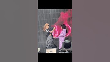 Ahh These crackheads || Rose want some air on her back chaennie in Thailand #shorts