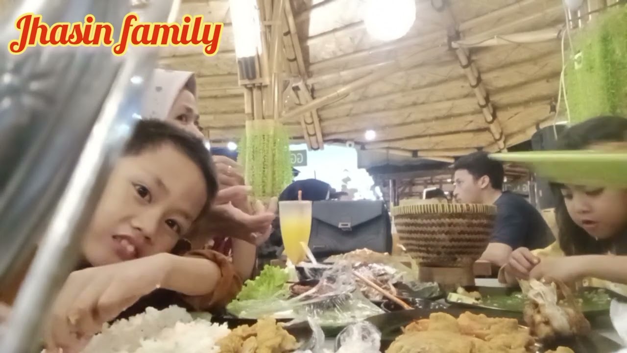 BUKA PUASA BERSAMA KELUARGA DI KULINER RESTO KAMPUNG KECIL PALEMBANG