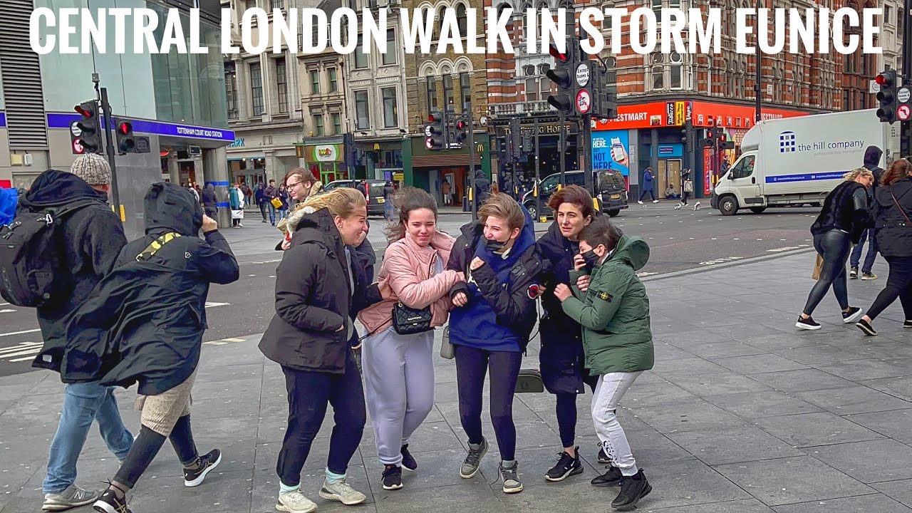 London Walking Tour | Storm Eunice Londoners blown to the ground as 122mph winds cause chaos