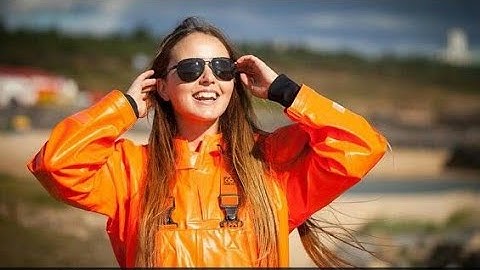 Kleurrijke populaire, trendy regenjassen voor 2025/26 @fashionforever