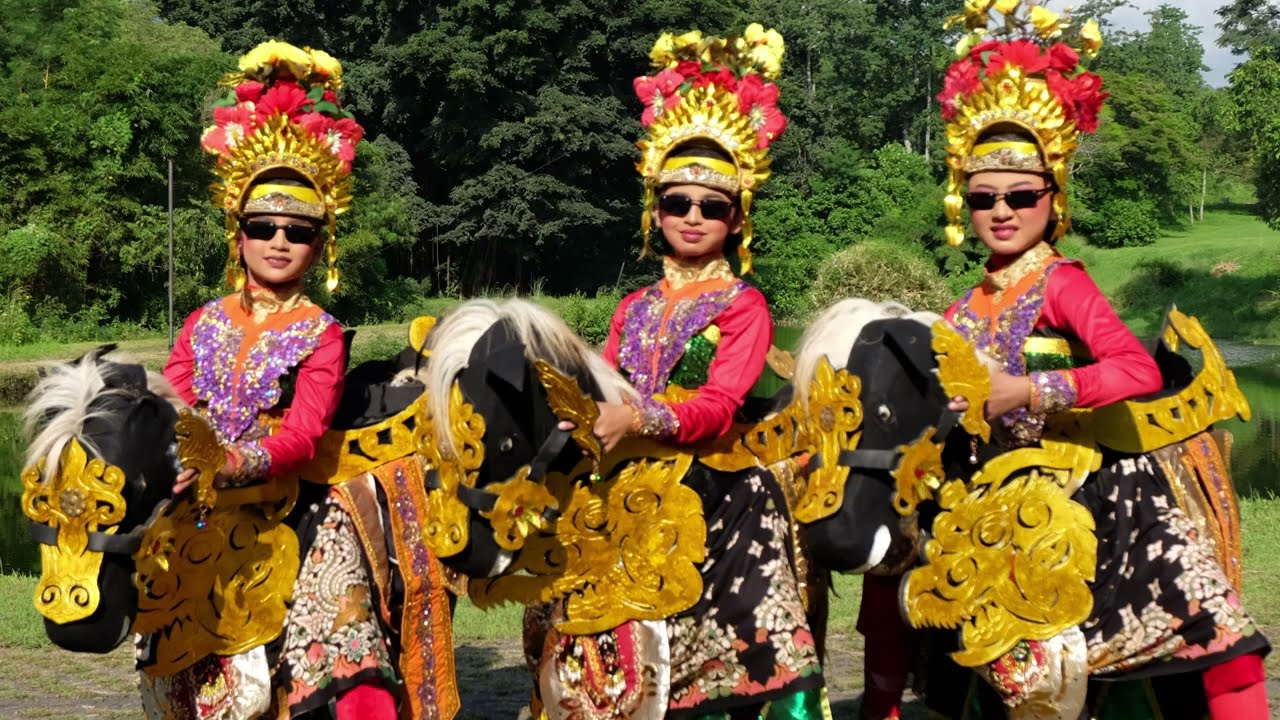 TARI MONEL SADUR_ SANGGAR PRAPANCA PASURUHAN_GITOMARON LOMBATARI_PANGGUNG EKSPRESI ANAK INDONESIA'24