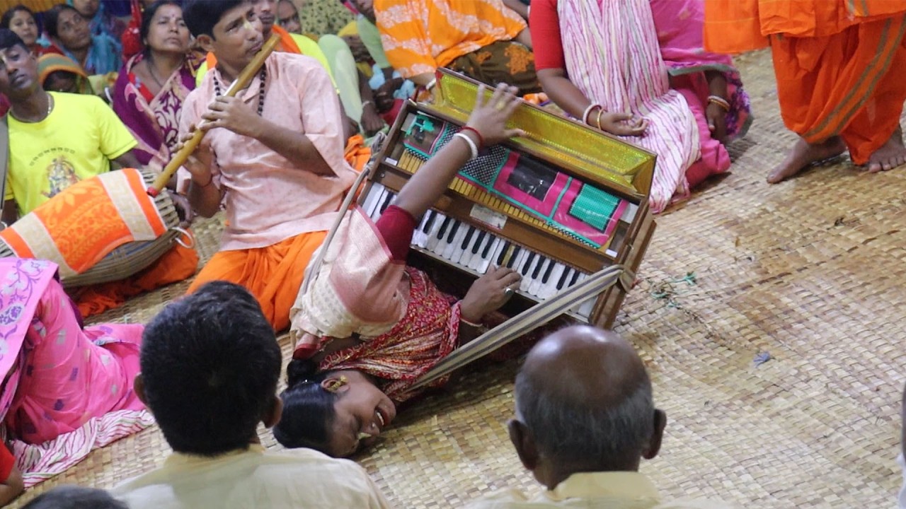 মধুর কৃষ্ণনামে বিভোর হলো মাস্টার দিদি