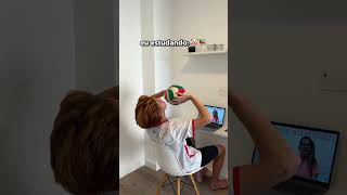 Jogador De Vôlei Estudando