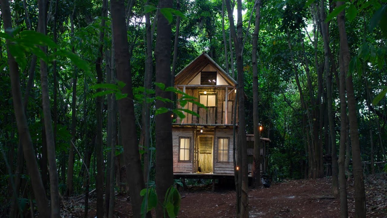 Berkemah dan Membuat kabin kayu 2 tingkat di tengah hutan - Dari awal sampai selesai dan tidur aman