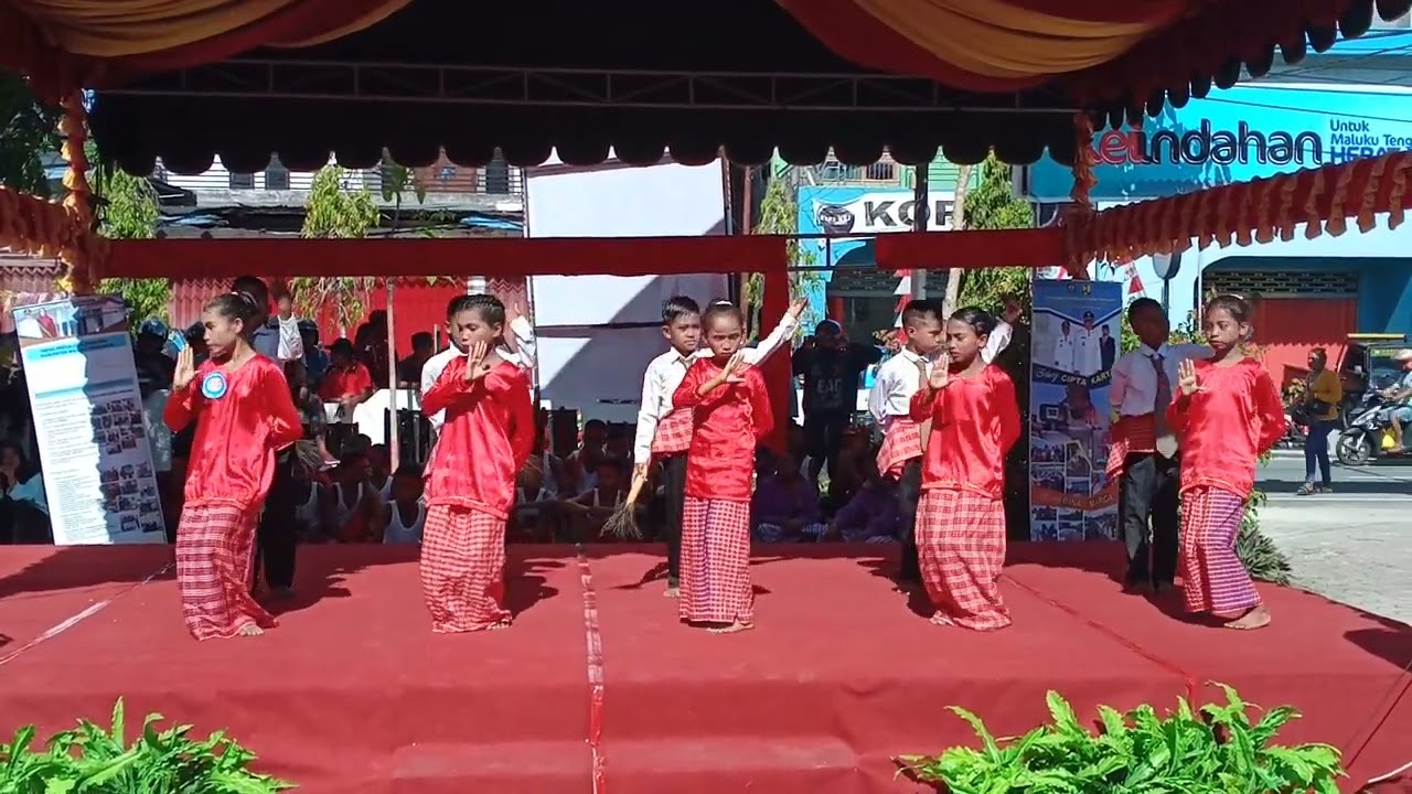 Perlombaan Tarian Sawat dari Siswa-Siswi SD NasKat Debut-Kecamatan Manyeuw-Kabupaten Malra