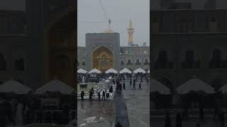 قبل قليل | مشاهد جميلة من تساقط الثلوج في حرم السلطان علي بن موسى الرضا عليه السلام