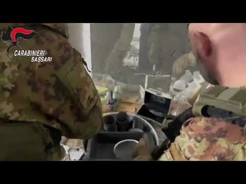 Video Oschiri: arsenale con armi da guerra ed esplosivi in casa, un arresto