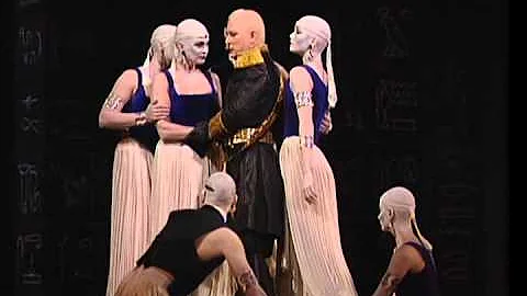 Graham Pushee (Julius Caesar) sings "Va tacito e n...
