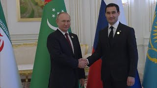 Vladimir Poutine rencontre son homologue turkmène Serdar Berdimuhamedow | AFP Images