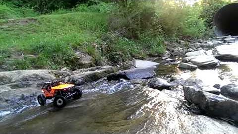 Slowmotion Waterfall | 1.9 Mini Axial Wraith on SCX10 axles