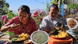 लेकको सिस्नु वुछालुमा लतत पकाको, मकैको पिठे भात, लसुन र टिम्मुरको अचार Nepali Mukbang | K lets eat