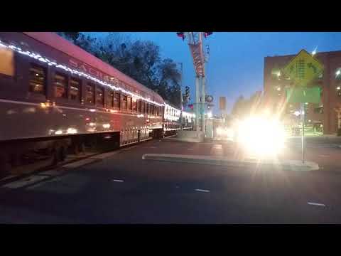 Western Pacific 913 w/SP 6051 @ Sacramento CA 12/20/2019