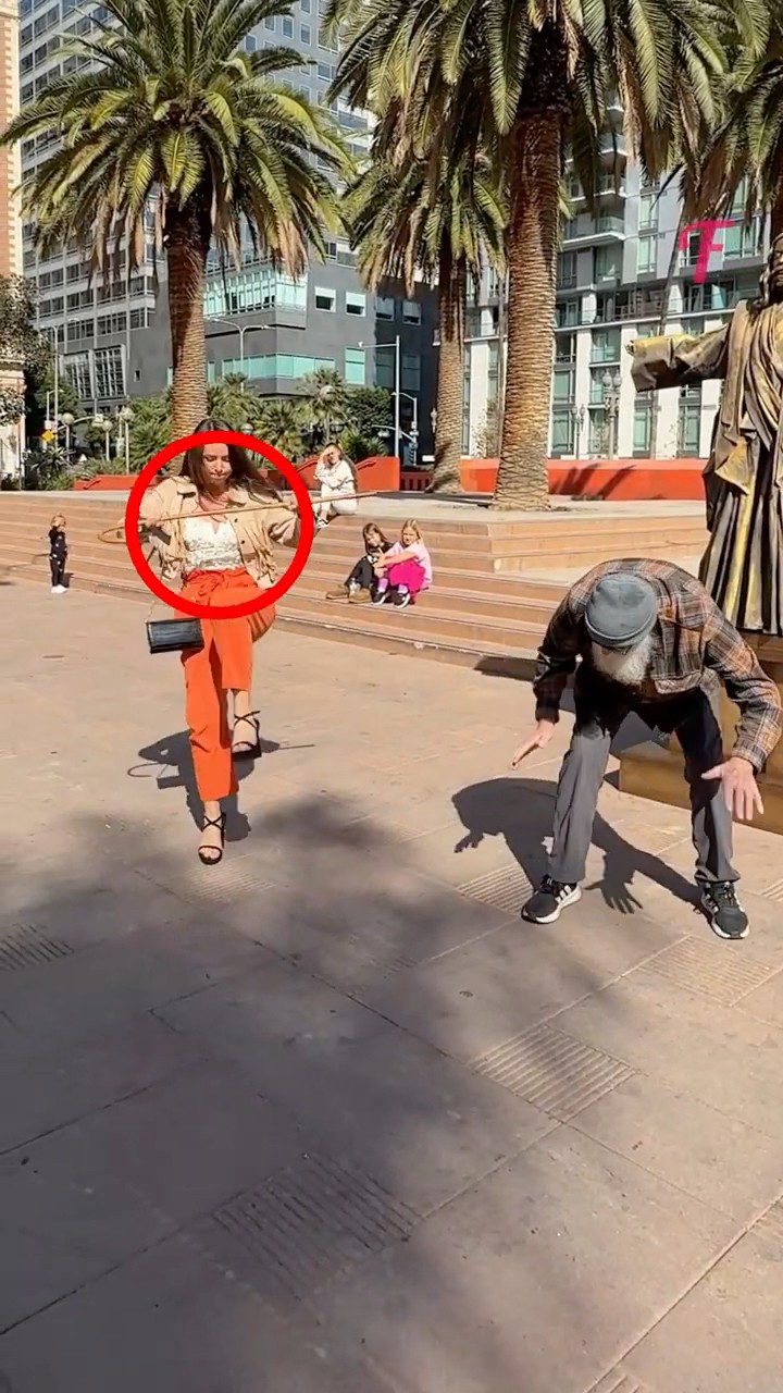 She Broke a Blind Man’s Cane but a Living Statue Helped Him #shorts